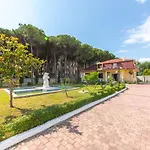 Kolaveri Resort