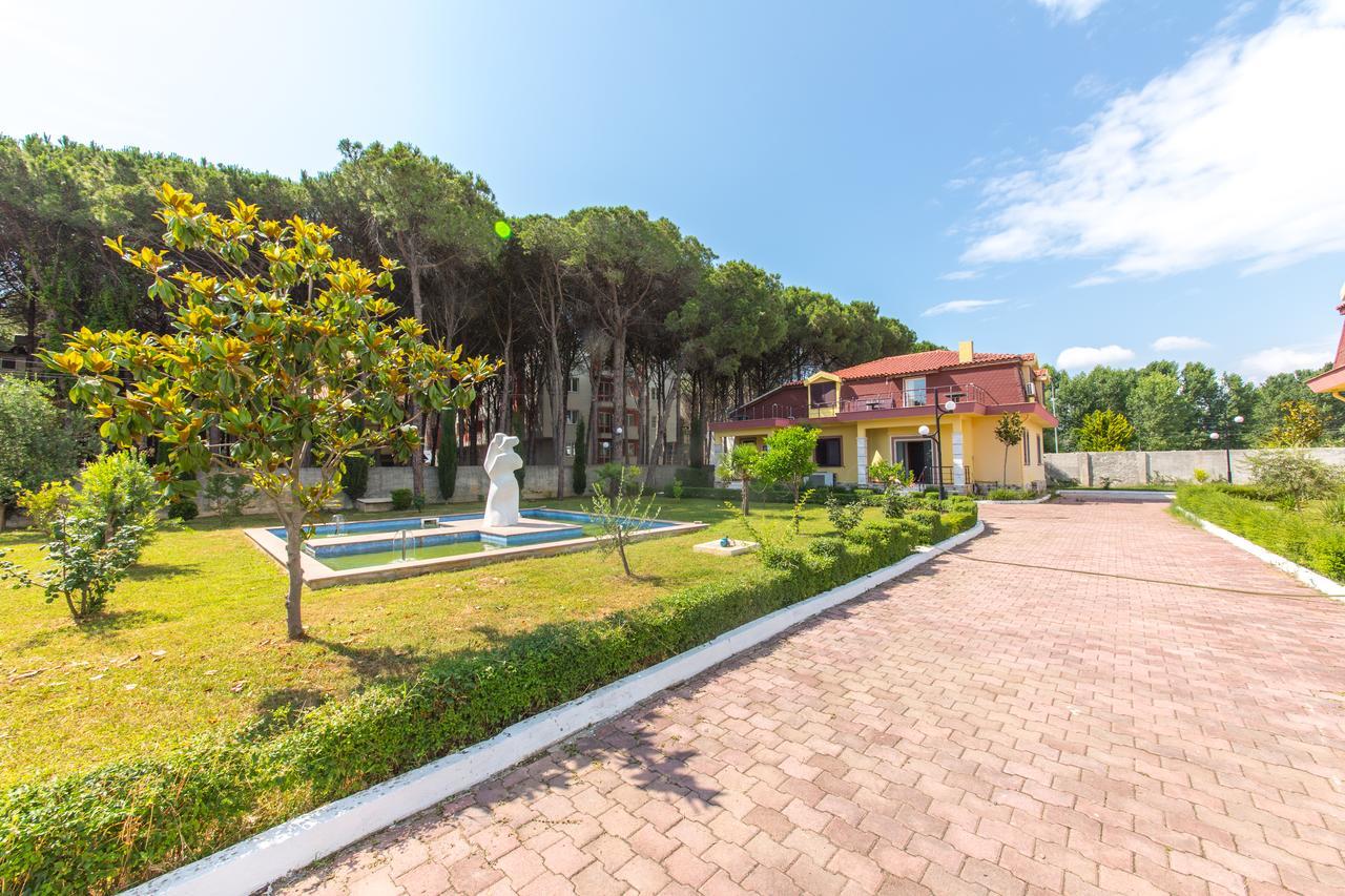 Kolaveri Resort 3*